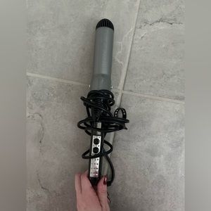 Conair 1-1.5 inch curling iron.